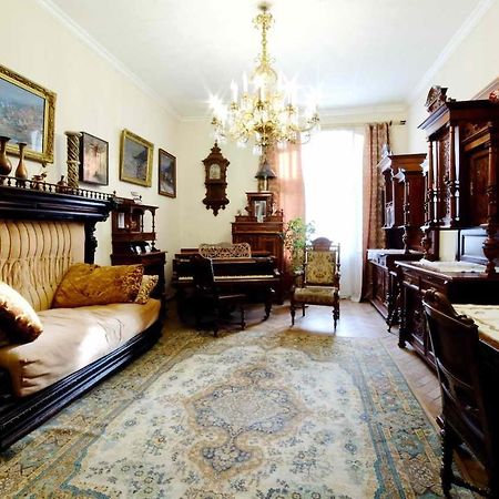 "Eva Stories" Movie Apartment On Rynok Square Leopoli Esterno foto