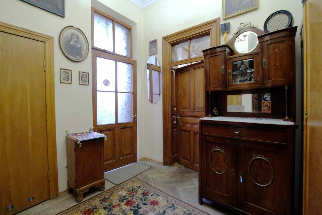 "Eva Stories" Movie Apartment On Rynok Square Leopoli Esterno foto