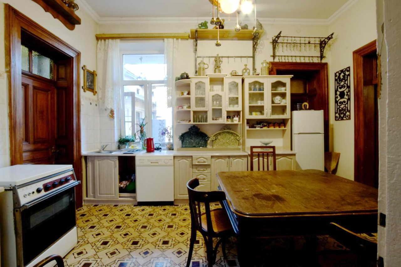 "Eva Stories" Movie Apartment On Rynok Square Leopoli Esterno foto