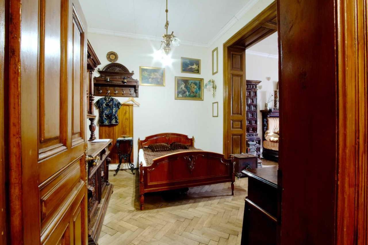 "Eva Stories" Movie Apartment On Rynok Square Leopoli Esterno foto