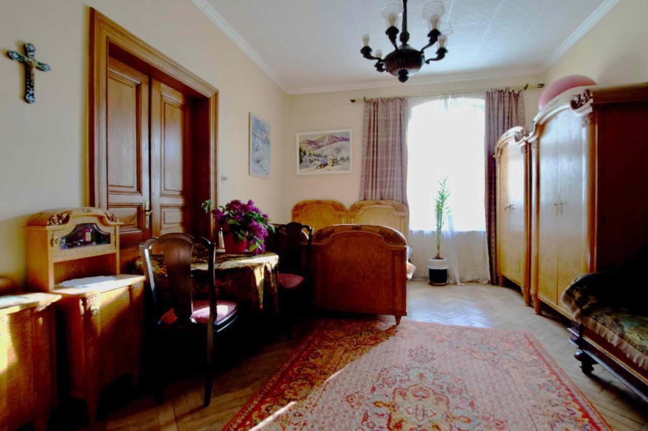 "Eva Stories" Movie Apartment On Rynok Square Leopoli Esterno foto