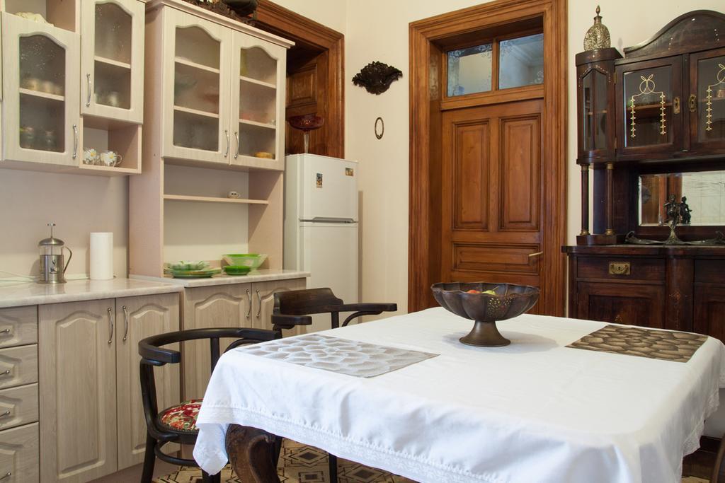 "Eva Stories" Movie Apartment On Rynok Square Leopoli Esterno foto
