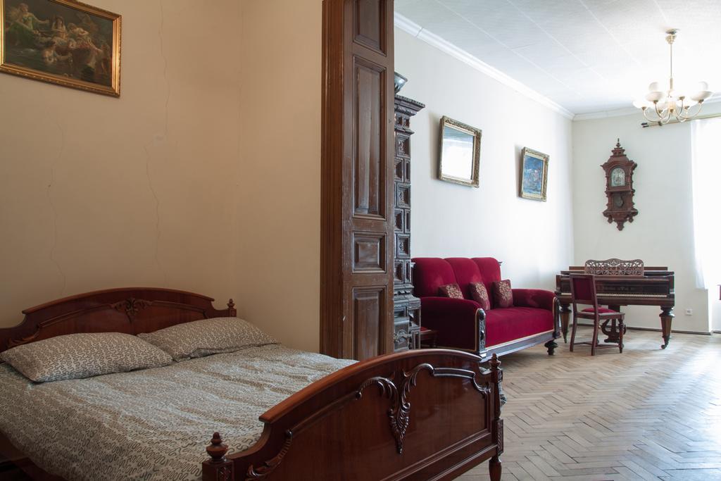"Eva Stories" Movie Apartment On Rynok Square Leopoli Esterno foto