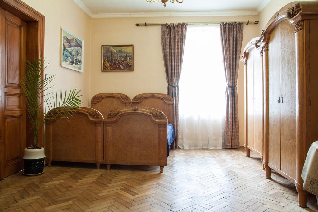 "Eva Stories" Movie Apartment On Rynok Square Leopoli Esterno foto