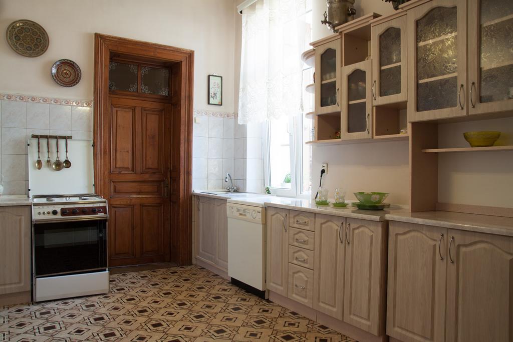 "Eva Stories" Movie Apartment On Rynok Square Leopoli Esterno foto